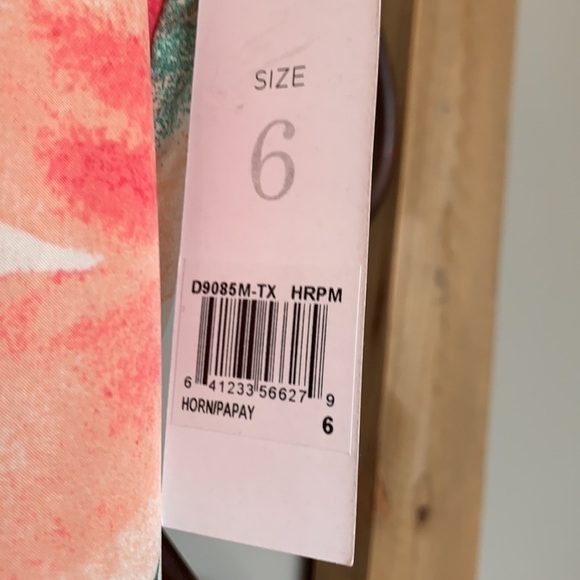 Donna Morgan floral dress - Picture 3 of 6